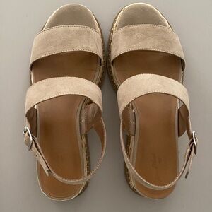 Universal Thread Beige Women's Sandals
